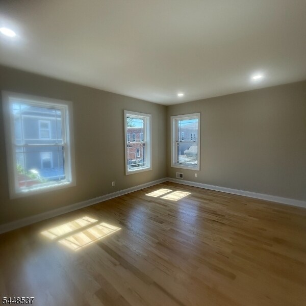 Building Photo - 1297 Avy St