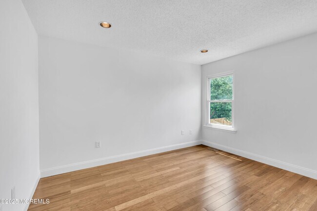 Building Photo - 19 Longbrook Ln