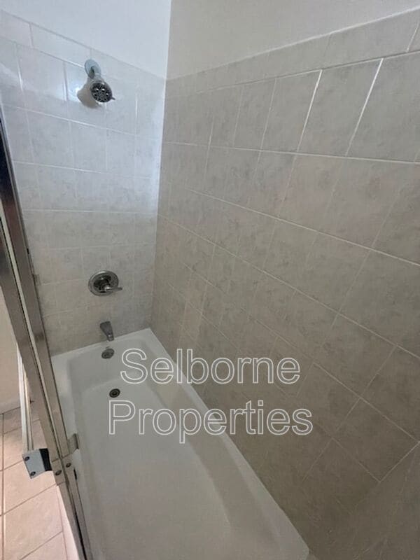 Building Photo - 624 Valle Vista Ave