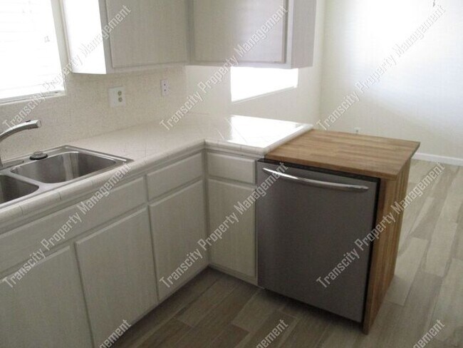 Building Photo - 55-Plus Community Dreamland Villa Retirement