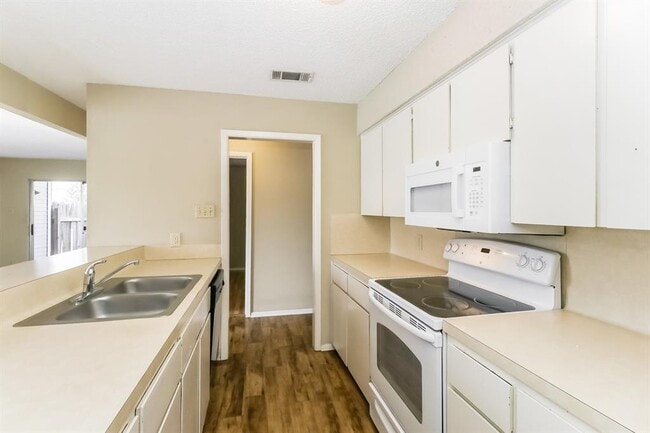 Building Photo - 5201 Evans Ave