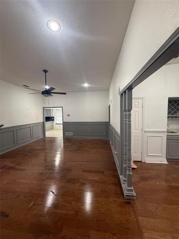 Building Photo - 1009 Village Wood Ct