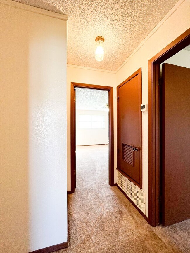 Building Photo - Available NOW!!!! Gorgeous 1 story, 3 bedroom, 2 bath, 2 car garage home with garage door opener....