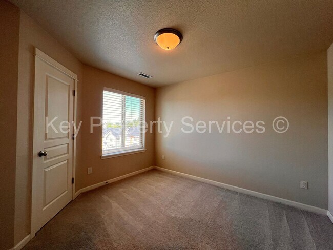 Building Photo - AVAILABLE NOW! Hazel Dell 5 Bedroom Close ...