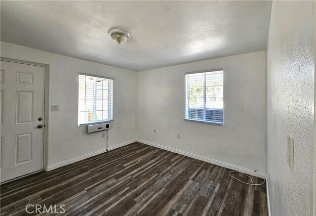 Building Photo - 656 W 21st St