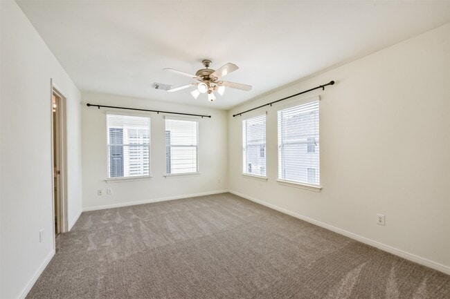 Building Photo - 2322 Chenevert St