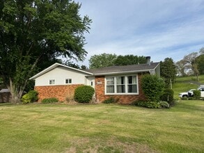 Building Photo - Spacious 3-Bedroom Home on Half-Acre Lot in Top-Rated Pleasant Valley School District!