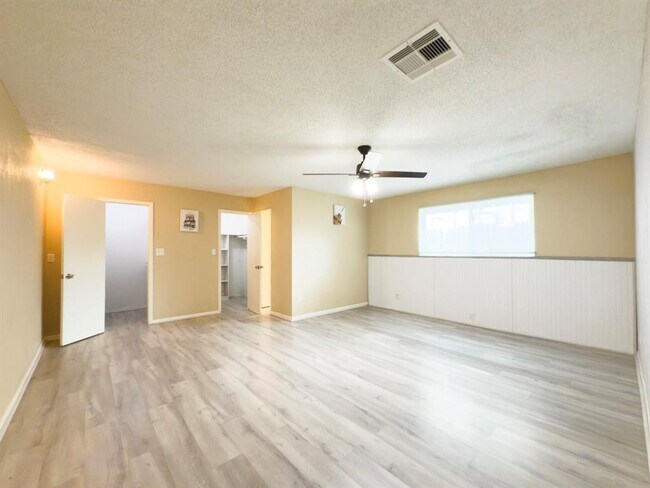 Building Photo - 6506 Briar Glade Dr