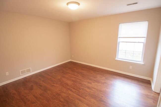 Building Photo - 1910 Harmony St