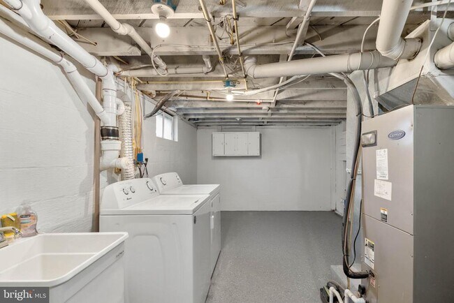 Building Photo - 405 E 7th Ave