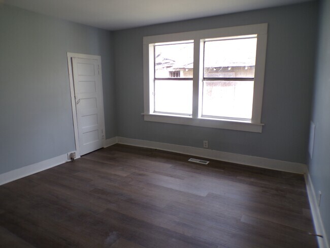 Building Photo - 5517 Sugar Ray Dr