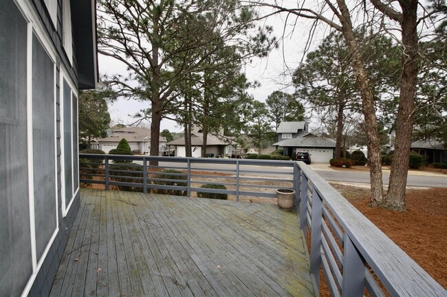 Building Photo - 32 Westlake Pointe Dr