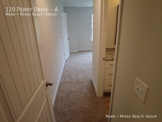 Building Photo - 120 Perry Dr