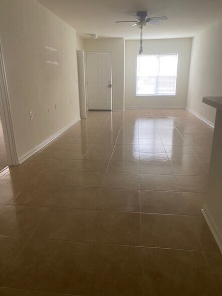 Main Living - 897 Fording Island Rd