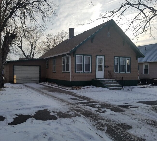 House for Rent. ster SD 319 W 8th Ave ster SD 57274 Apartment