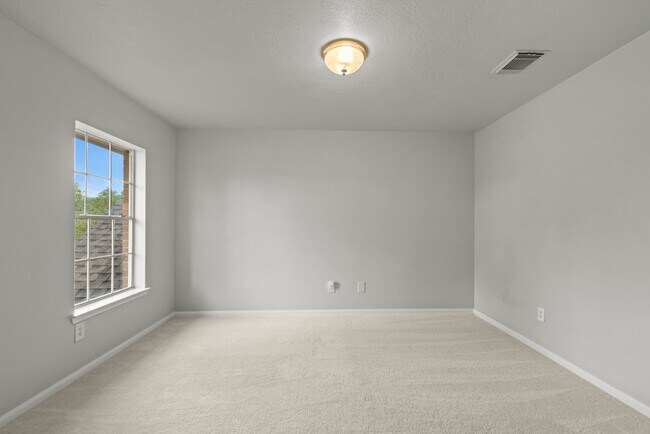 Building Photo - Gorgeous 4 bed/3.5 bath two story home!