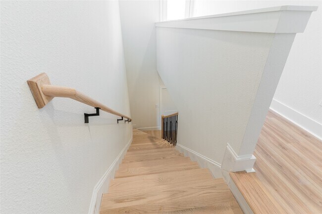 Building Photo - 2428 Ella Blvd