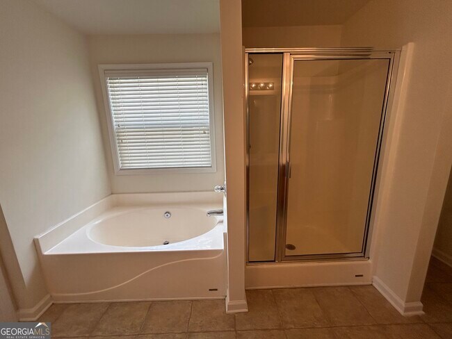 Building Photo - 2683 Winslow Ridge Dr NE