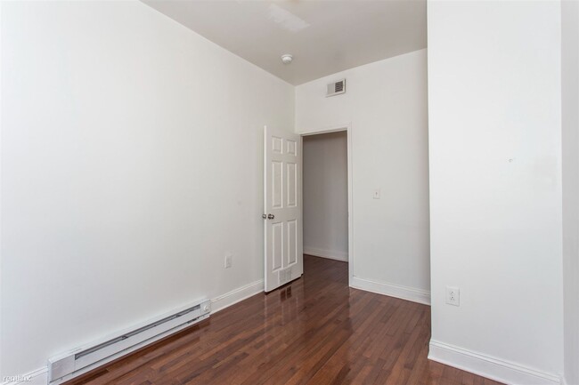 Building Photo - 3 br, 1 bath Triplex - 1539 CECIL B MOORE ...