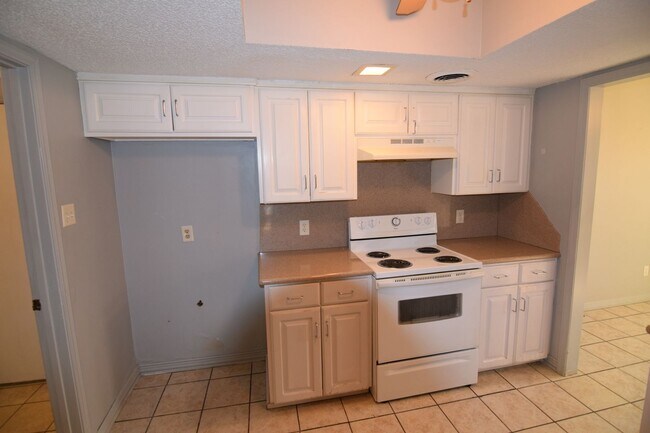 Building Photo - $1,500.00 Move-in-Special