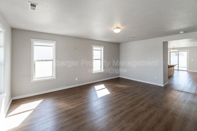 Building Photo - 9105 W Red St