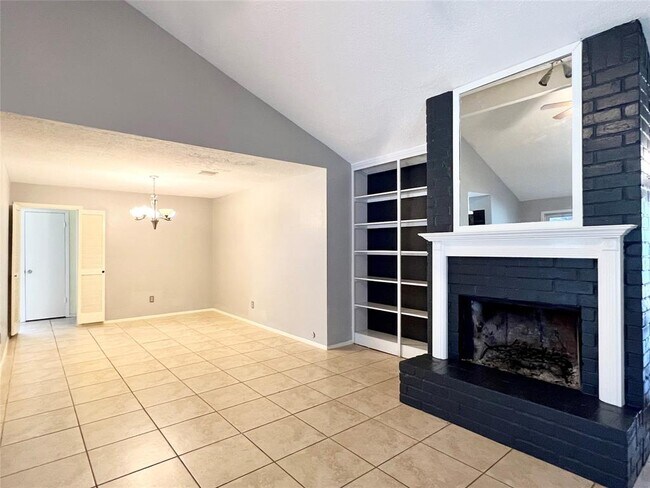 Building Photo - 19603 Southaven Dr