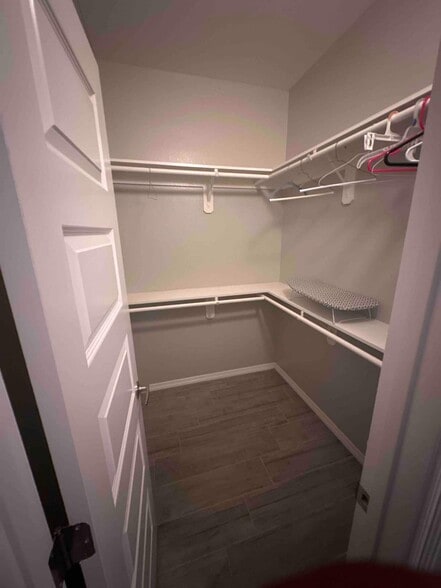 Walk In Closets - 5106 N Winona Dr