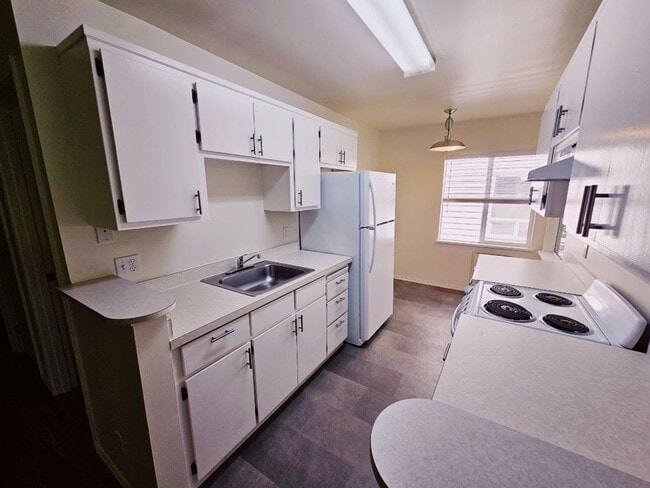 Building Photo - 3214 - Surreal Designs, LLC