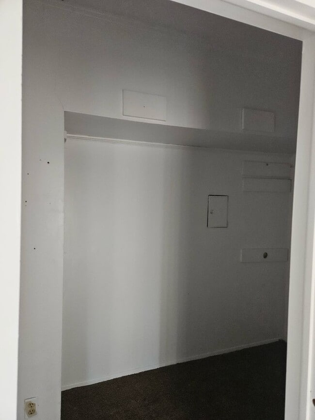 Building Photo - 2 bedroom/ 1 bathroom Detroit's Westside F...