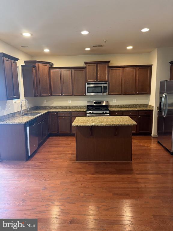 Building Photo - 7568 Stonehouse Dr