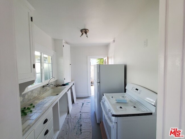 Building Photo - 2666 Cimarron St