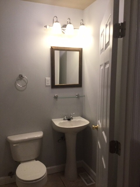 Building Photo - 1402 N Tennessee Blvd