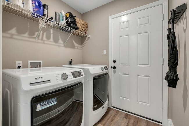 Building Photo - 4858 Sampler Dr