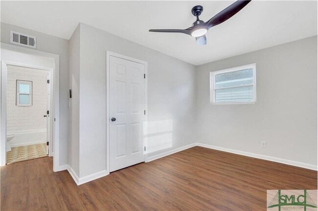 Building Photo - 206 Seminole St