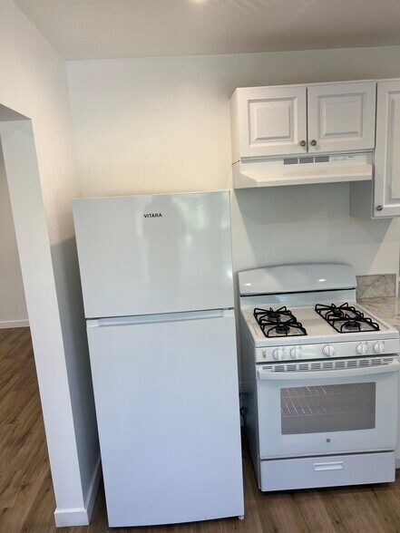 Building Photo - 12660 Oxnard St