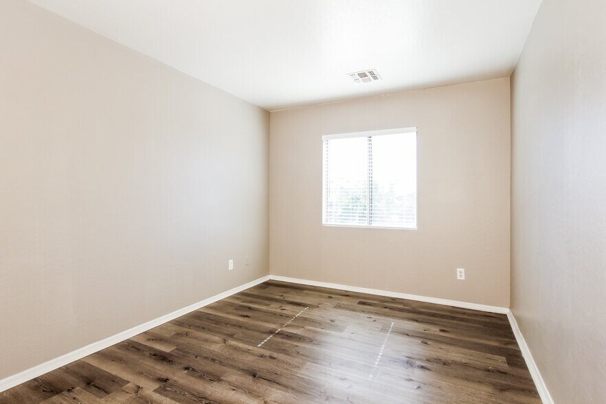 Building Photo - 12414 W Scotts Dr