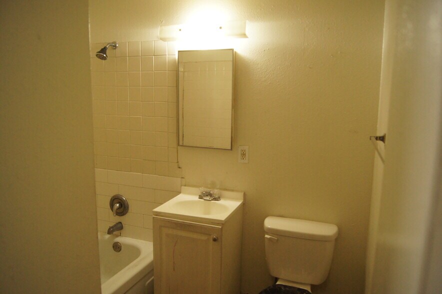 Building Photo - 2241 Ellis St