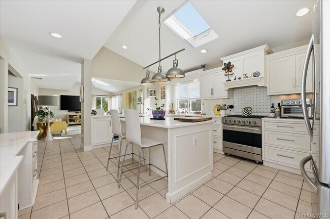 Building Photo - 14 Vinton St