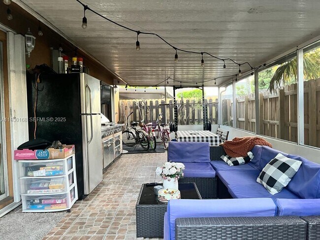 Building Photo - 930 SW 109th Ave