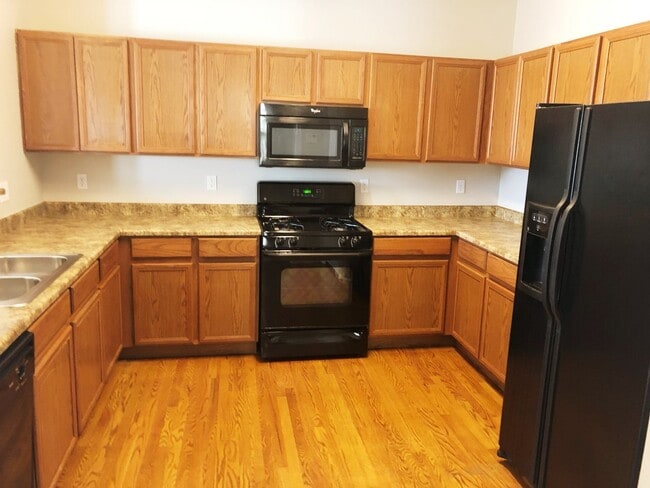 Building Photo - Gorgeous Pulte Townhome in Spring Creek