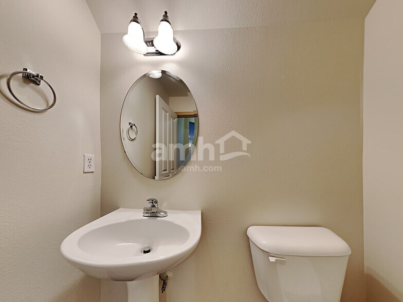 Building Photo - 6215 Park St E