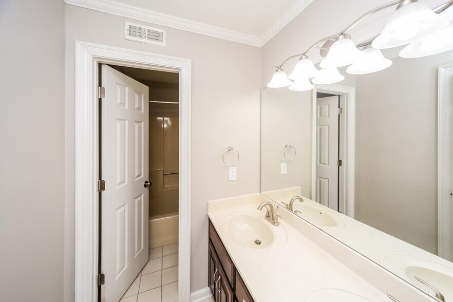 Building Photo - 6404 Evergreen Dr