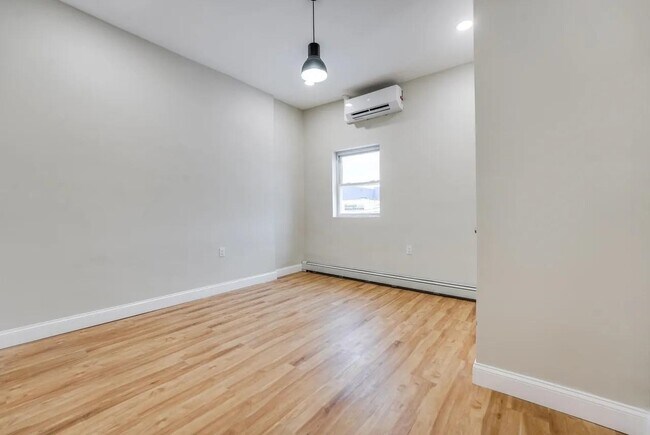 Building Photo - 3302 Palisade Ave