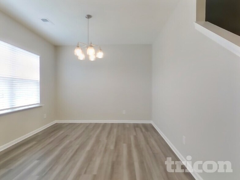 Building Photo - 129 Verona Dr NW