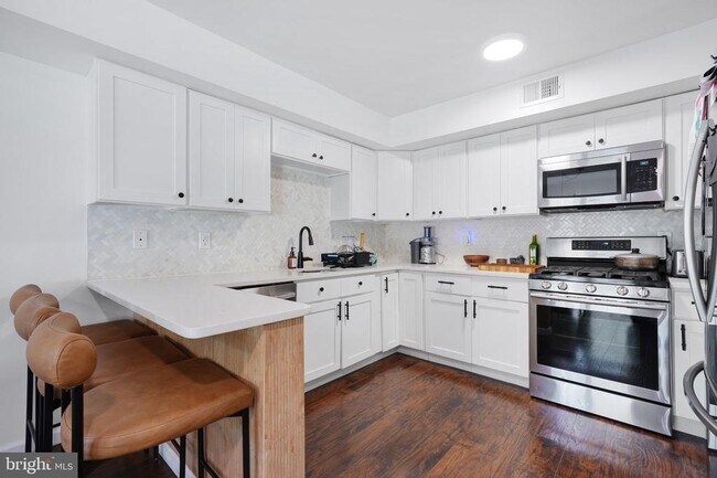 Building Photo - 48 High Meadows Dr