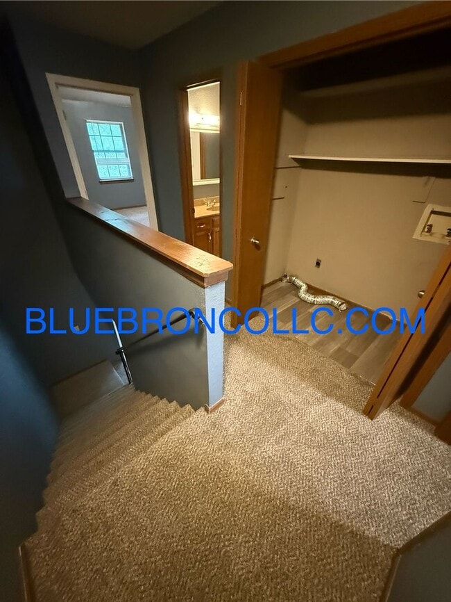 Building Photo - New flooring and fresh paint in this spaci...