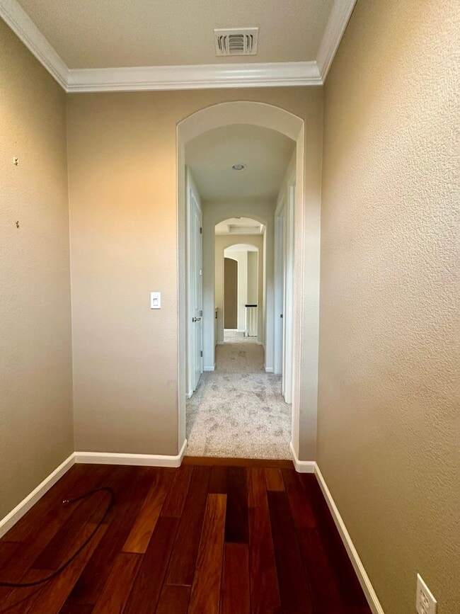 Building Photo - Large 4 Bedroom House in Hiddenbrook Commu...