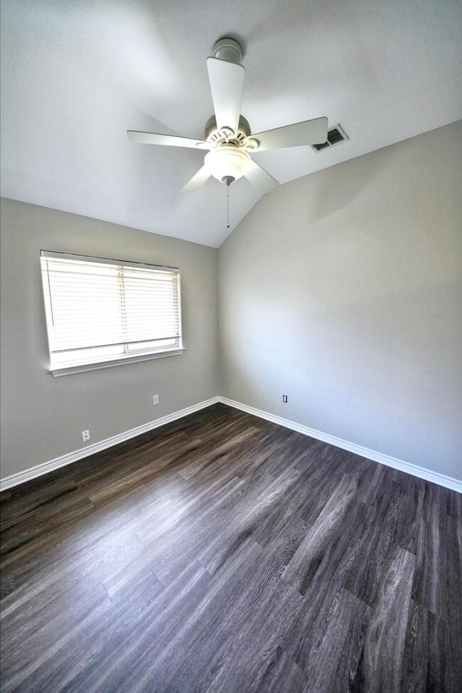 Building Photo - Stunning 4-Bedroom Home in Live Oak Hills,...