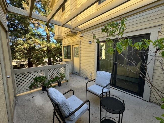 Building Photo - 963 La Mesa Terrace