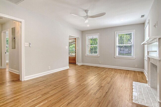 Building Photo - 1724 Pearlott St